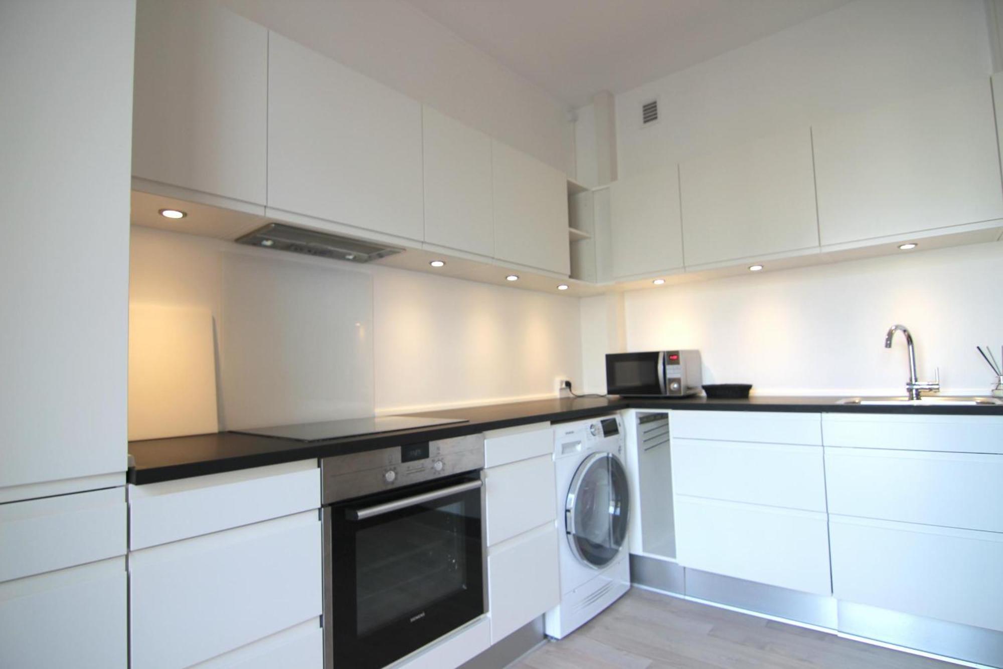 Great 1-bed With French Balcony In Center Apartment
